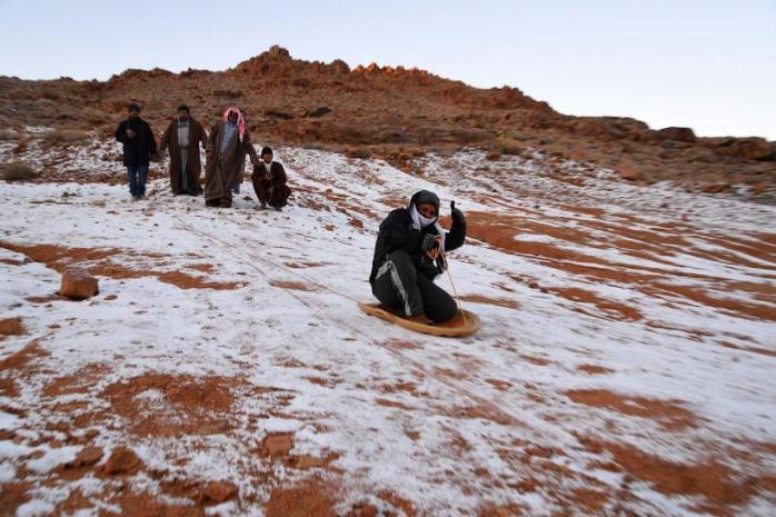 Сніг випав на півночі Саудівської Аравії. Фото: twitter.com/snap_tabuk