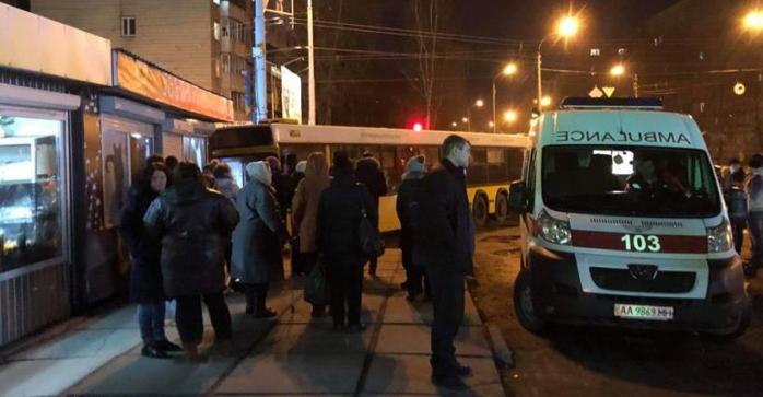 ДТП з пасажирським автобусом у Києві, фото — Фейсбук dtp.kiev.ua