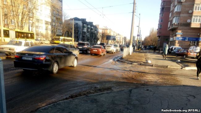 Аварія сталася на вулиці Народного ополчення у напрямку Севастопольської площі. Фото: radiosvoboda.org
