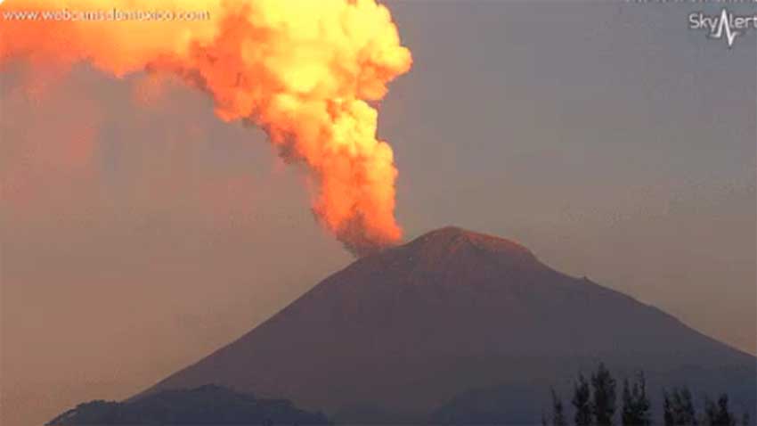 Извержение вулкана. Фото: Mexico News Daily.