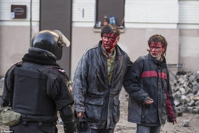 Кузнецовы после избиения «Беркутом», фото: Влад Содель