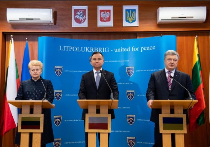Додаткові санкції проти Росії обговорили президенти трьох країн у Польщі. Фото: twitter.com/poroshenko