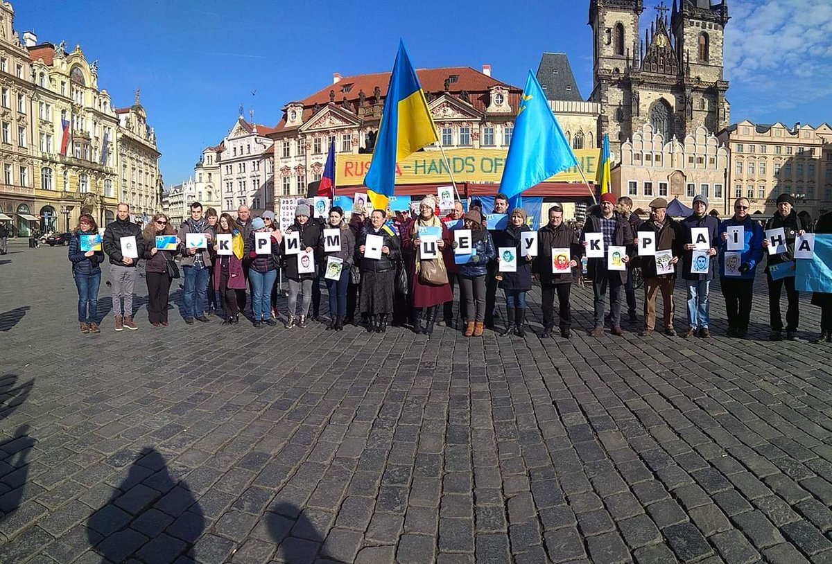 Флешмоб в Праге, фото — Твиттер Е.Перебийнис