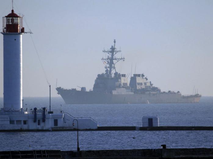 Американский эсминец в Одессе. Фото: «Думская»