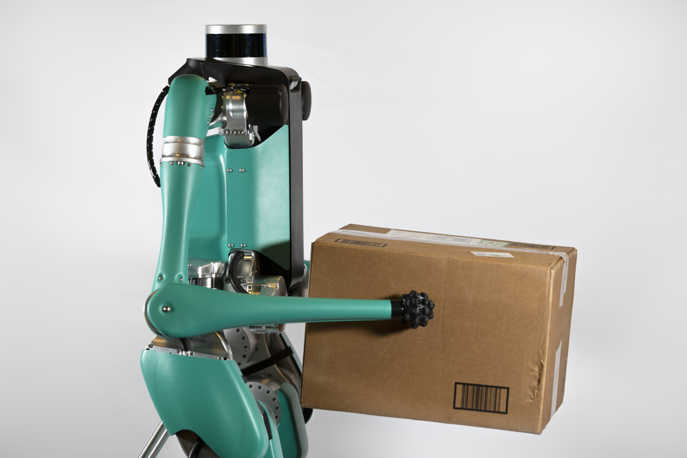 Благодаря добавлению рук и торса новый робот Digit расширил количество выполняемых задач. Фото: agilityrobotics.com