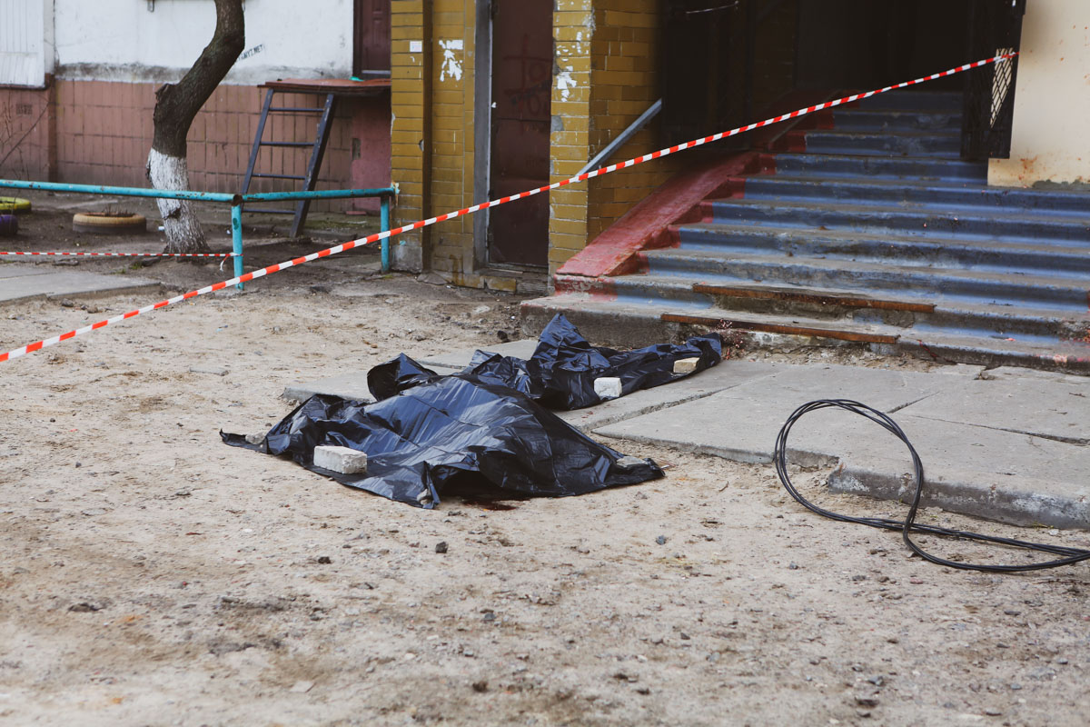 Боєць Нацгвардії випав з вікна столичної багатоповерхівки. Фото: informator.ua