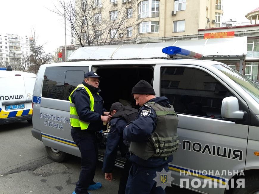 Вибух автівки в Оболонському районі Києва стався сьогодні близько 11.00. Фото: kyiv.npu.gov.ua
