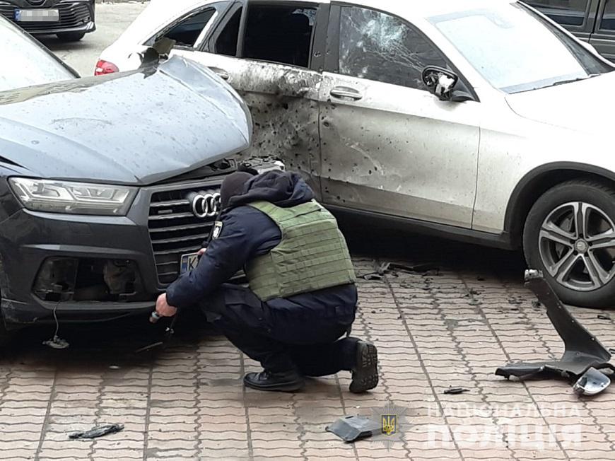 В Оболонском районе столицы взорвалась машина. Фото: kyiv.npu.gov.ua