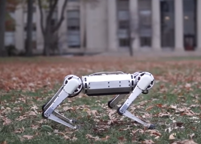 Американские ученые создали четвероногого робота, способного делать обратное сальто. Фото: Скрин из youtube