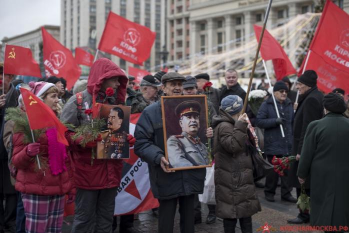 В России не хотят забывать Сталина, фото — Медуза