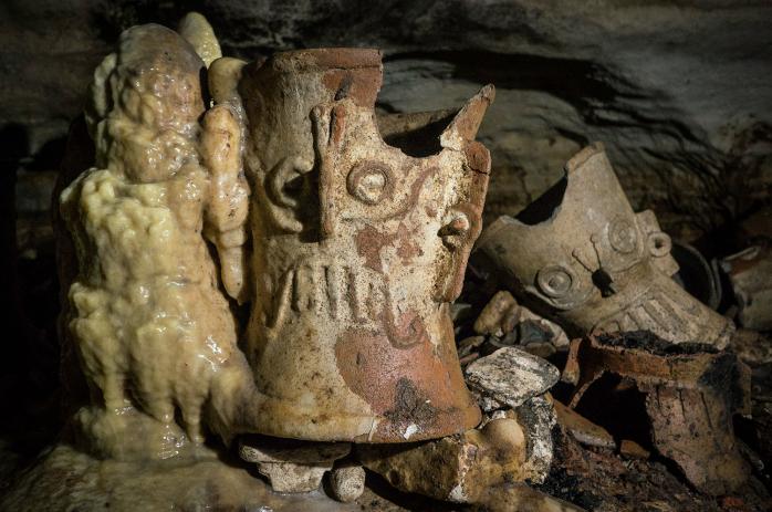 Древний ритуальный центр с множеством артефактов майя нашли в мексиканской пещере / Фото: Karla Ortega, Proyecto Gran Acuífero Maya