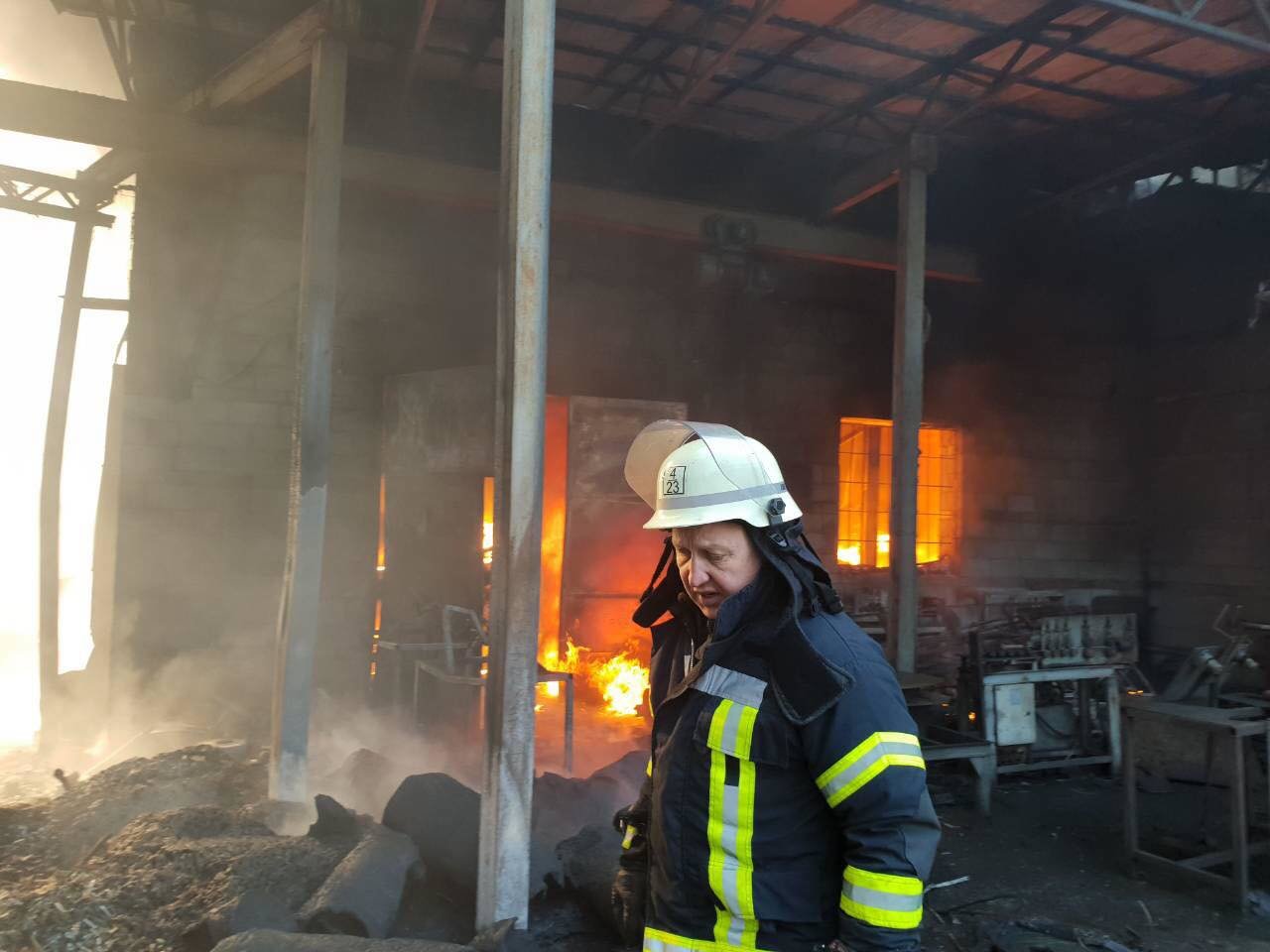 Пожар на заводе. Фото: 056