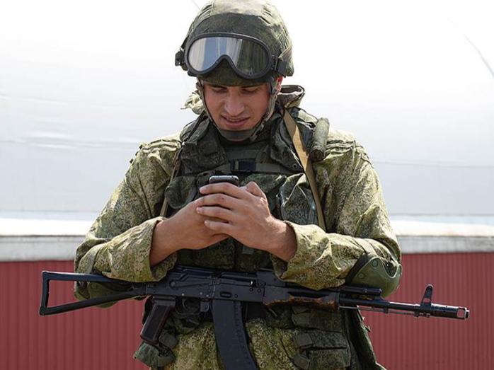 Російським солдатам заборонили користуватися смартфонами. Фото: Коммерсант