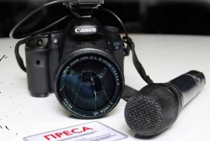 На Київщині невідомі напали журналіста та пошкодили його камеру. Фото: Деловая столица