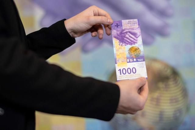Самую дорогую банкноту Европы представили в Швейцарии. Фото: Ennio Leanza