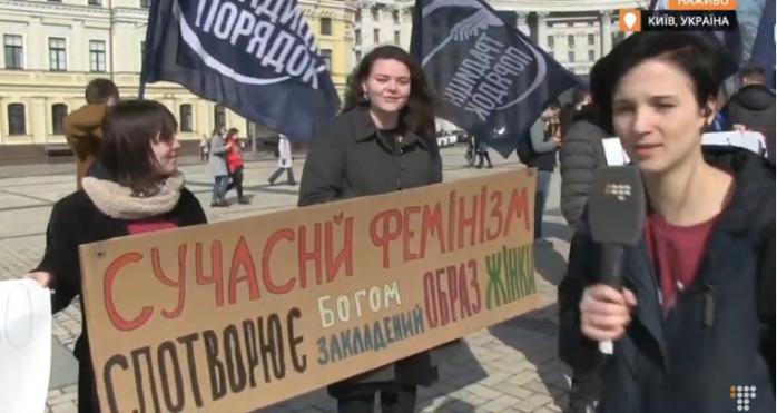 Сутички на «Марші жінок» у Києві: у натовп кидали піротехніку, троє затриманих / Фото: Скрін YouTube