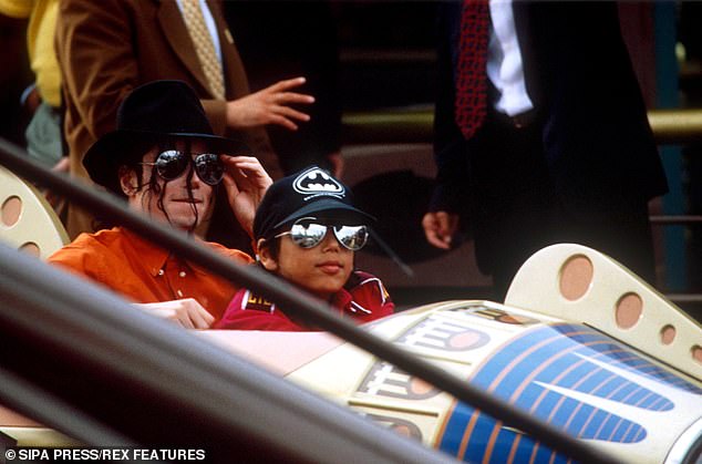 Голос Майкла Джексона приберуть з «Сімпсонів» через фільм-розслідування про педофілію співака