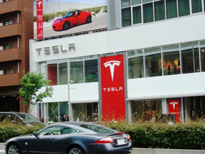 Компанія Tesla отримала кредит від КНР. Фото: wikimedia