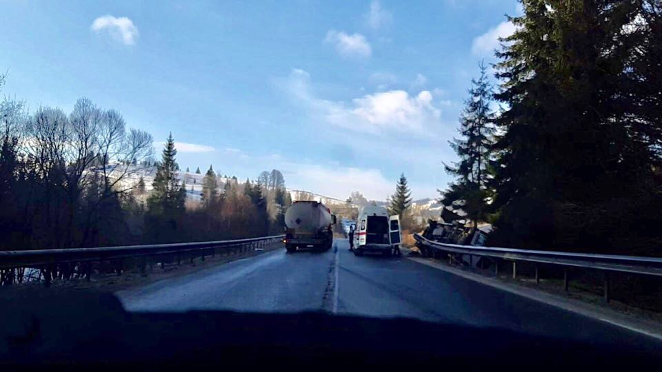 Перевернулся микроавтобус