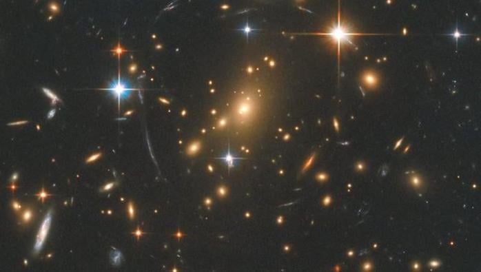 Фотография далеких галактик до превращения ее в музыку, фото: NASA