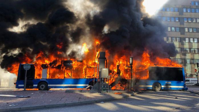 В центре Стокгольма взорвался рейсовый автобус. Фото: Vesti.Ru