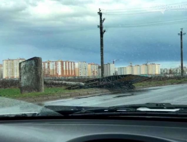 Шквальні вітри в Україні, Одеса, фото — Думская