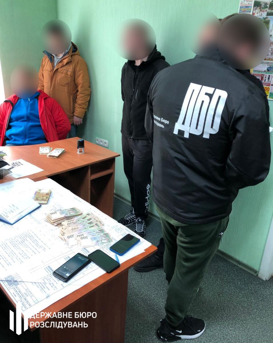 На взятке разоблачили чиновника ГСЧС в Запорожье. Фото: dbr.gov.ua