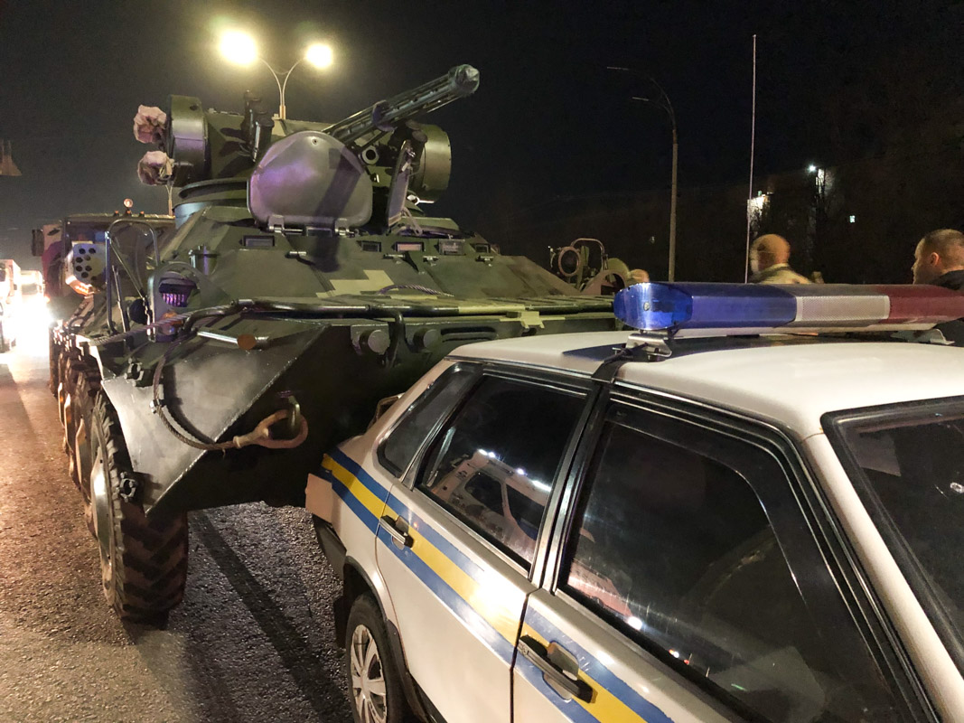 В Киеве произошло ДТП с участием бронетранспортера, фото — Информатор