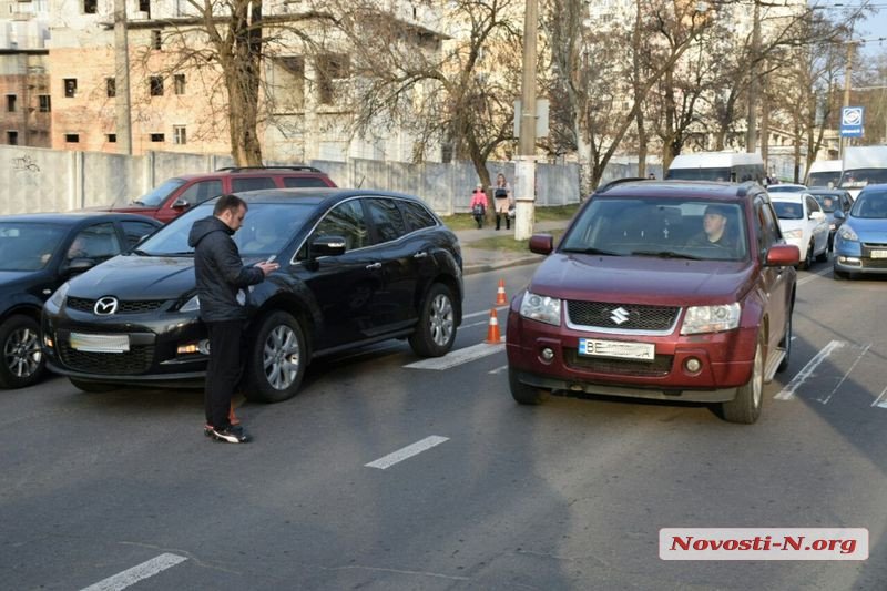 Иномарка сбила женщину на пешеходном переходе. Фото: Новости-N