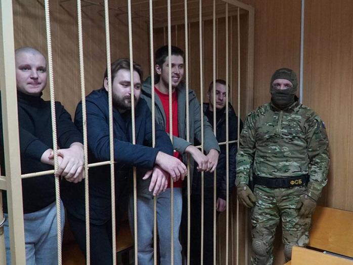Трьом українським морякам призначили психіатричну експертизу. Фото: Громадське телебачення