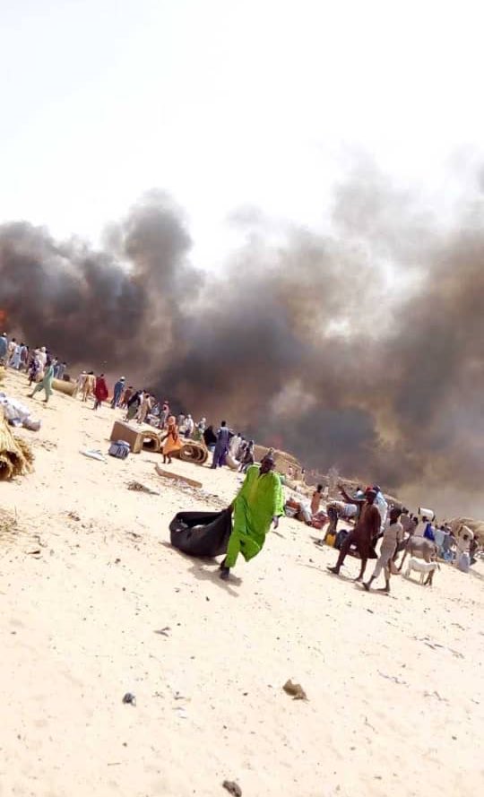 Пожар в лагере Гаджирам оставил без крыши над головой 15 тыс. человек, фото: twitter.com/NRC_Norway