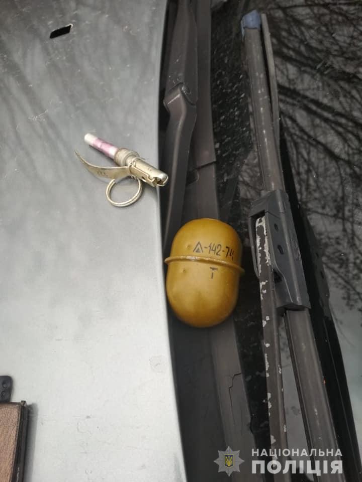 Задержанный водитель бросил гранату в патрульных на Днепропетровщине