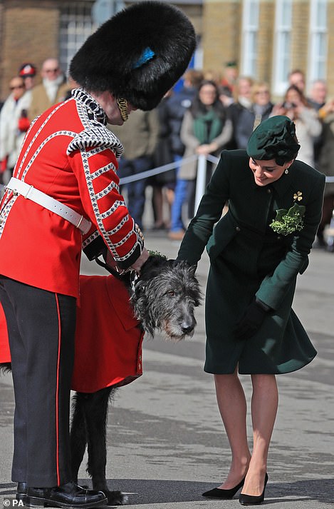 Кейт Міддлтон похизувалася новим вбранням. Фото: Daily Mail
