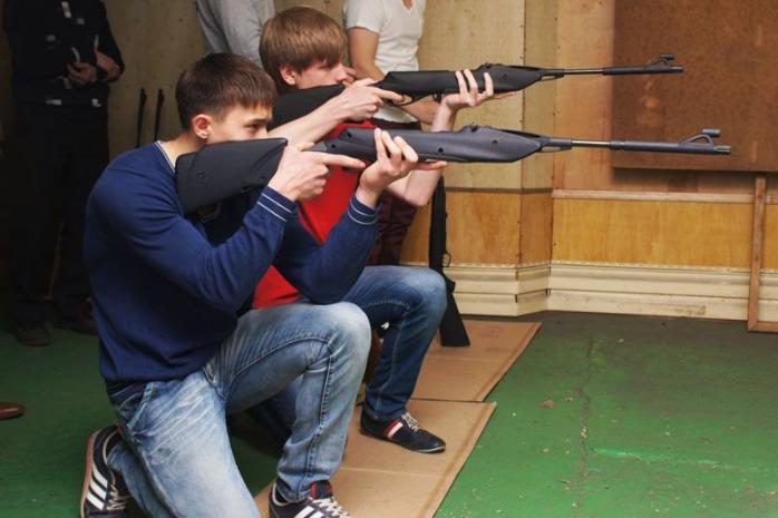 В России на уроке школьник выстрелил в одноклассника из винтовки. Иллюстрационное фото: sportprimorye