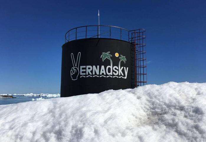 Станція «Академік Вернадський» розташована за 15 тис. км від Києва, фото: «Автостопом в Антарктиду»