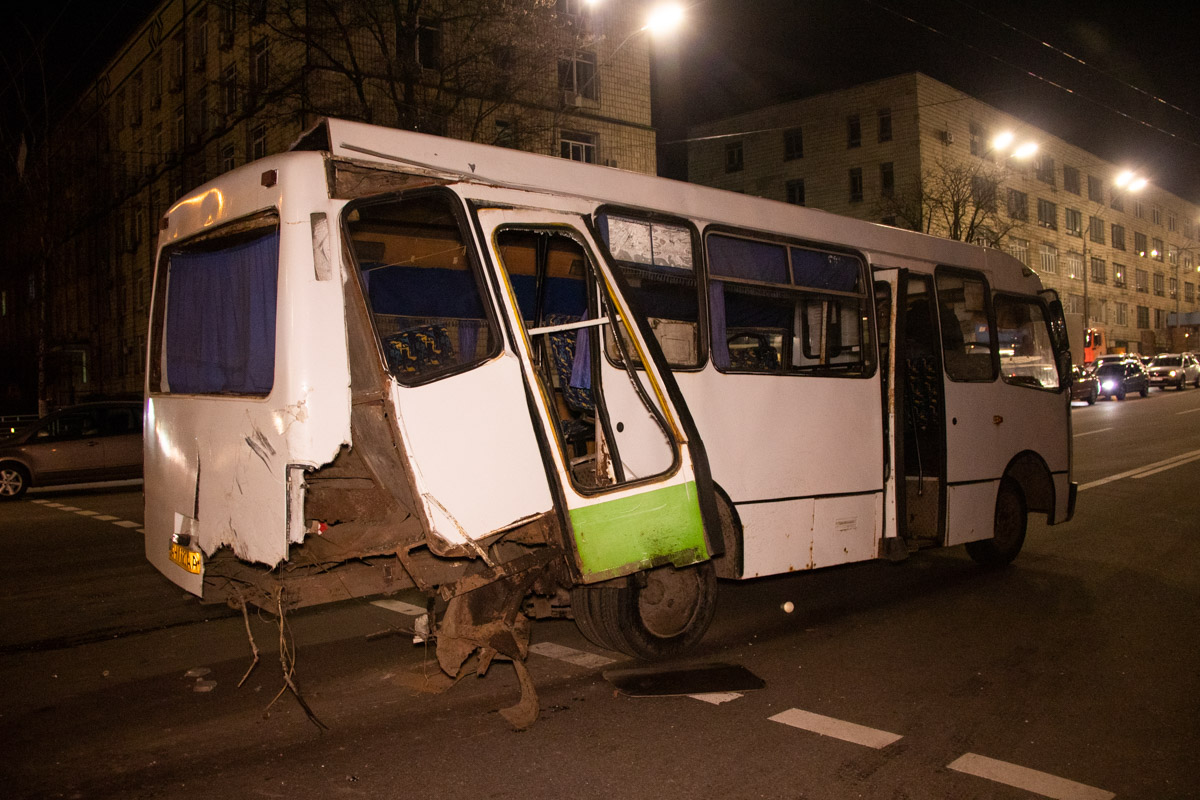 Масштабная авария в Киеве, фото — Информатор