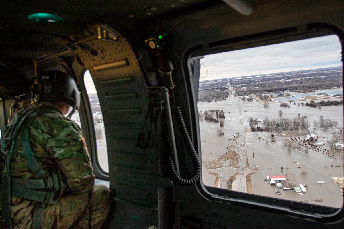 Наводнение вывело из строя авиабазу ВВС США в Небраске