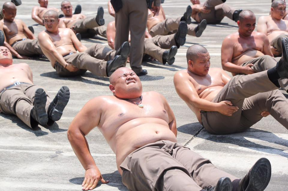 Тайских полицейских с лишним весом отправили в спортивные лагеря. Фото: facebook.com/lovepolice2