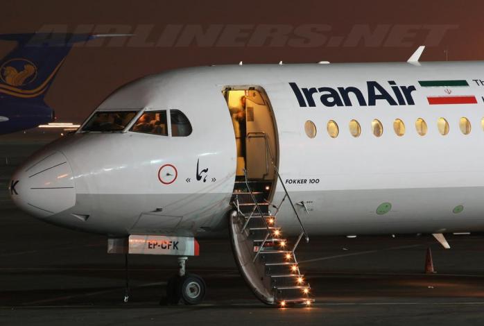 В аэропорту Тегерана загорелся самолет Fokker 100, фото: Airliners.net