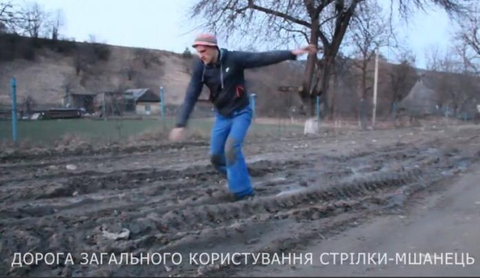 Священик зняв кліп на пісню "Плакала" про аварійну дорогу в селі на Львівщині, фото — скріншот відео