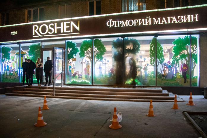 У Києві знову підпалили магазин Roshen, фото: «Інформатор»