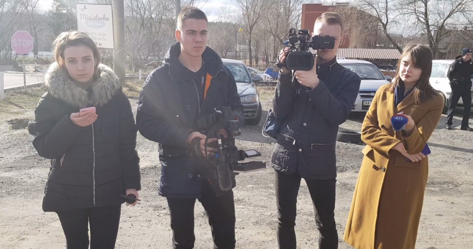 Охрана Медведчука удерживала в лесу журналистов, которые снимали с воздуха государственные дачи