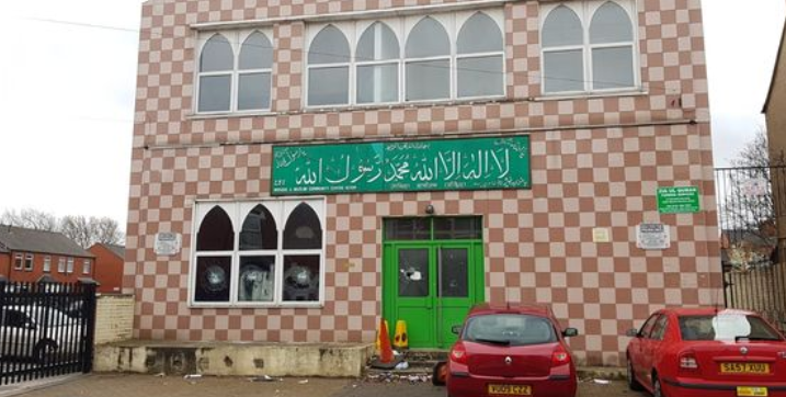 В Великобритании неизвестный разбил окна нескольких мечетей. Фото: birminghammail