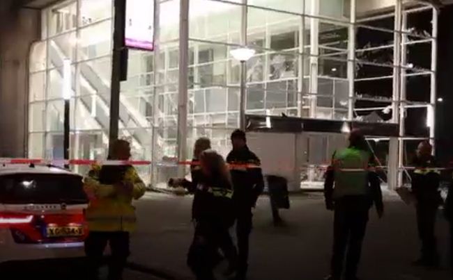 Взрыв в Амстердаме разрушил станцию ​​метро