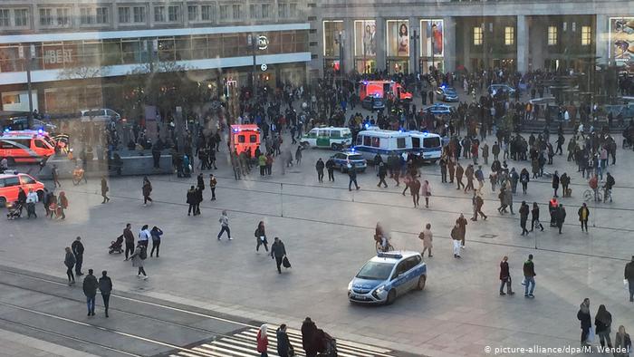 Учасники масової бійки. Фото: Deutsche Welle