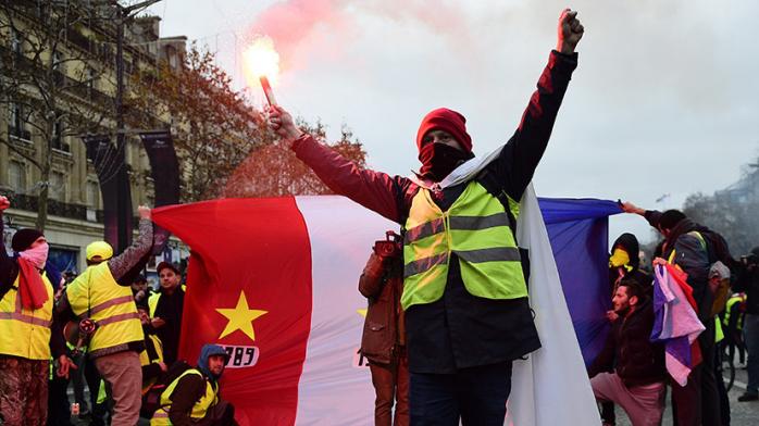 Акції протестів «жовтих жилетів» у Парижі. Фото: RT