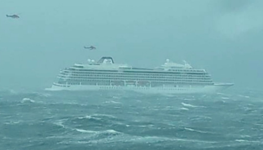 Круїзний лайнер застряг у норвезьких водах, евакуйовано понад 1 тис. осіб. Фото: twitter.com/sotiridi