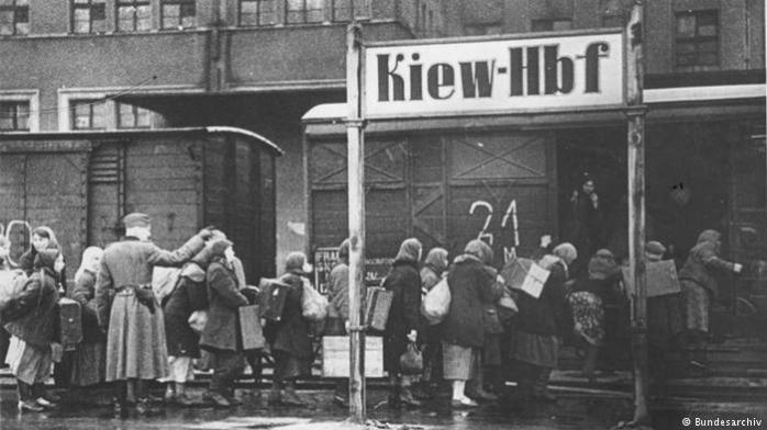 Немецкие бизнесмены пожертвуют 10 млн евро после открытия нацистских страниц семейной истории