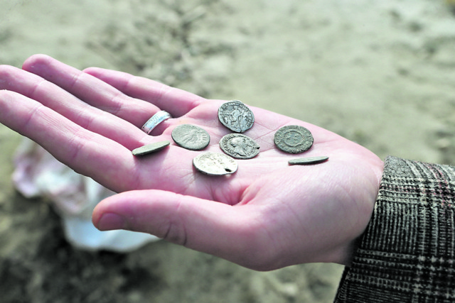 Древнеримские монеты нашли в Киеве. Фото: Сегодня