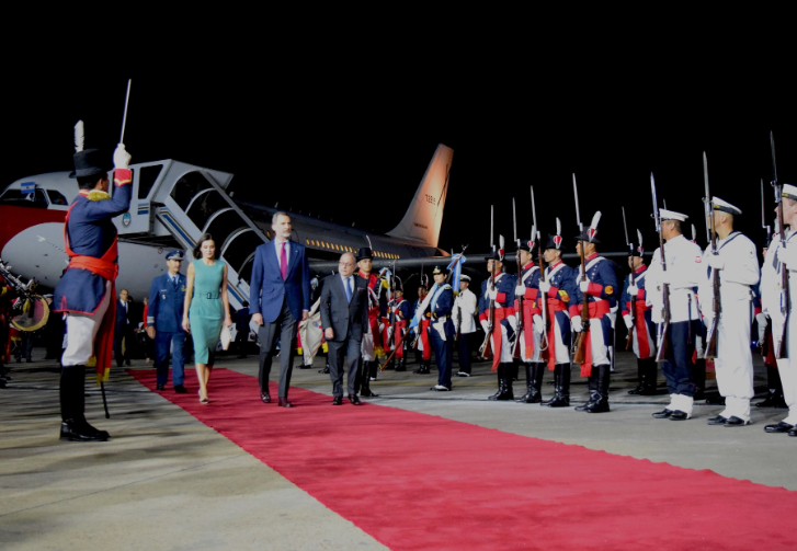 Трап для короля Іспанії знайшли тільки через годину. Фото: twitter / aerocast